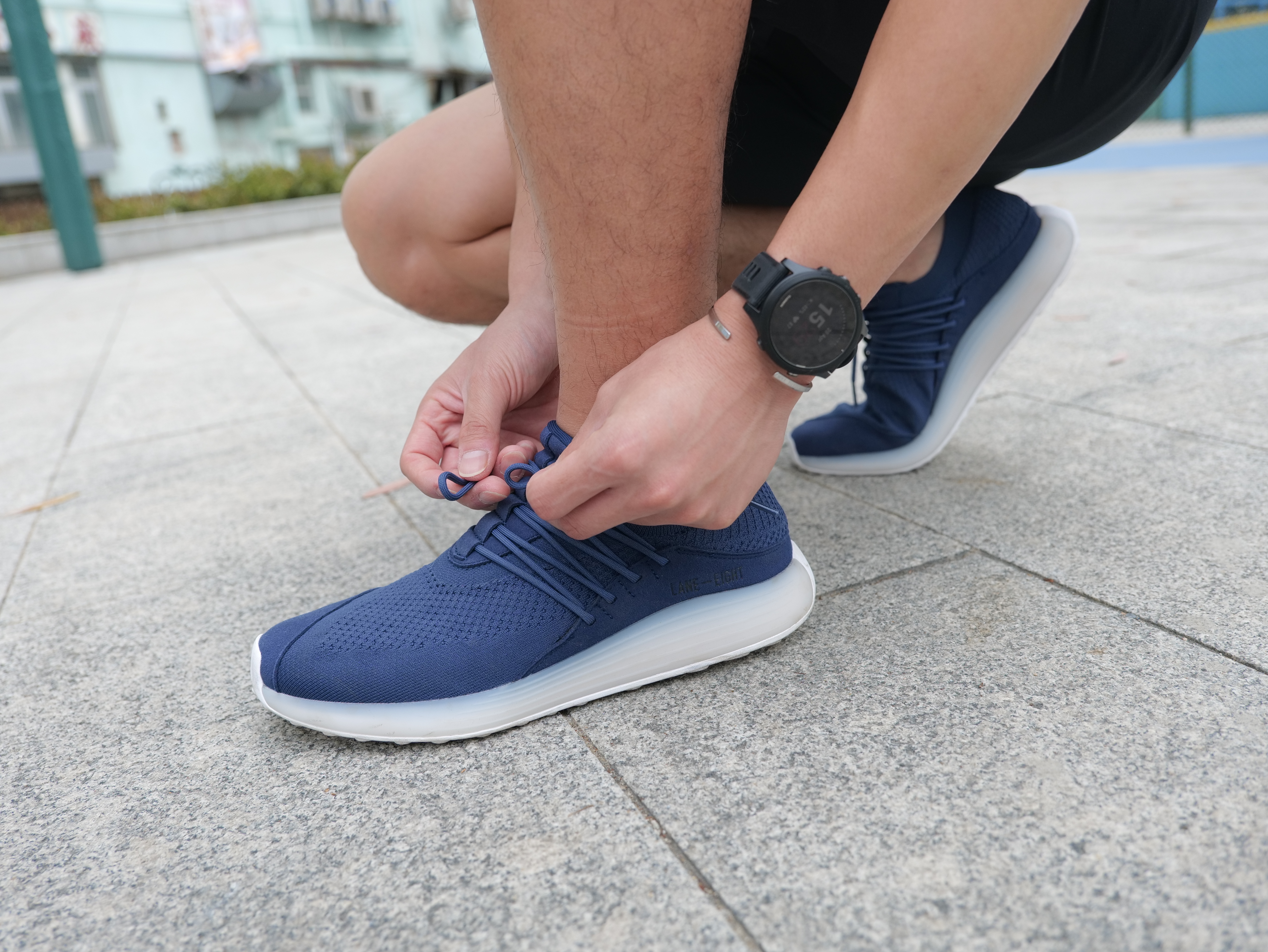Trainer AD 1的鞋墊運用由ETPU顆粒和PU模型組成ETPU鞋墊，為腳掌提供柔軟保護。