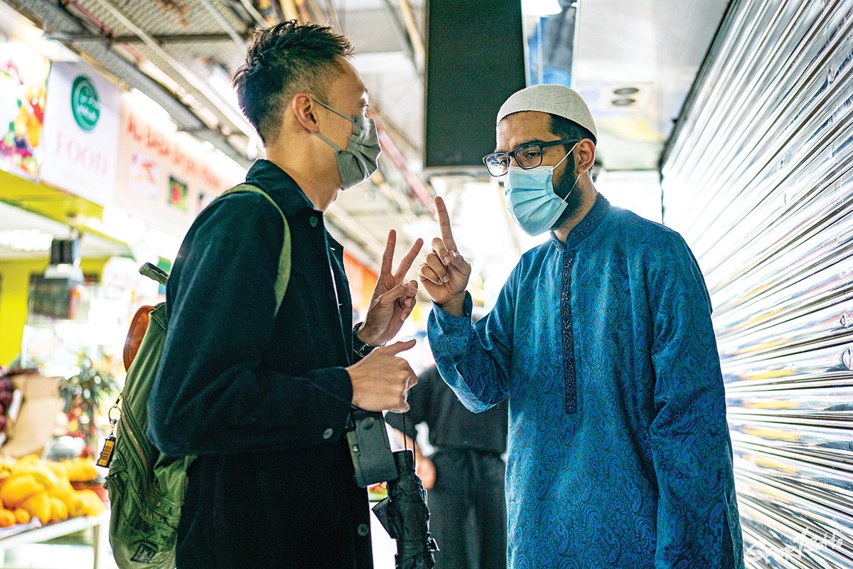 Hamza 是一個外向的人，常常主動與別人溝通和分享。