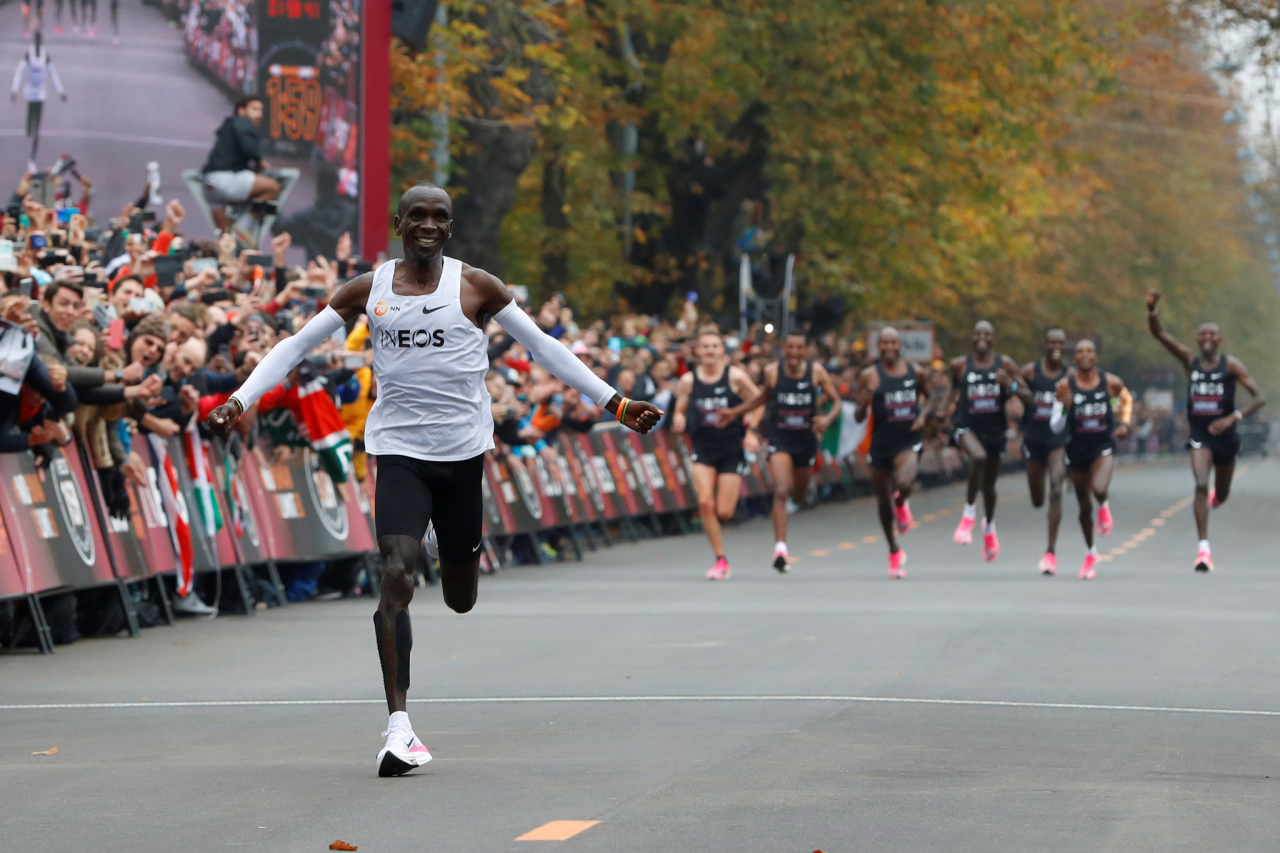 肯雅跑手Eliud Kipchoge在2019年10月的維也納馬拉松中達成破2目標 肯雅跑手Eliud Kipchoge在2019年10月的維也納馬拉松中達成破2目標