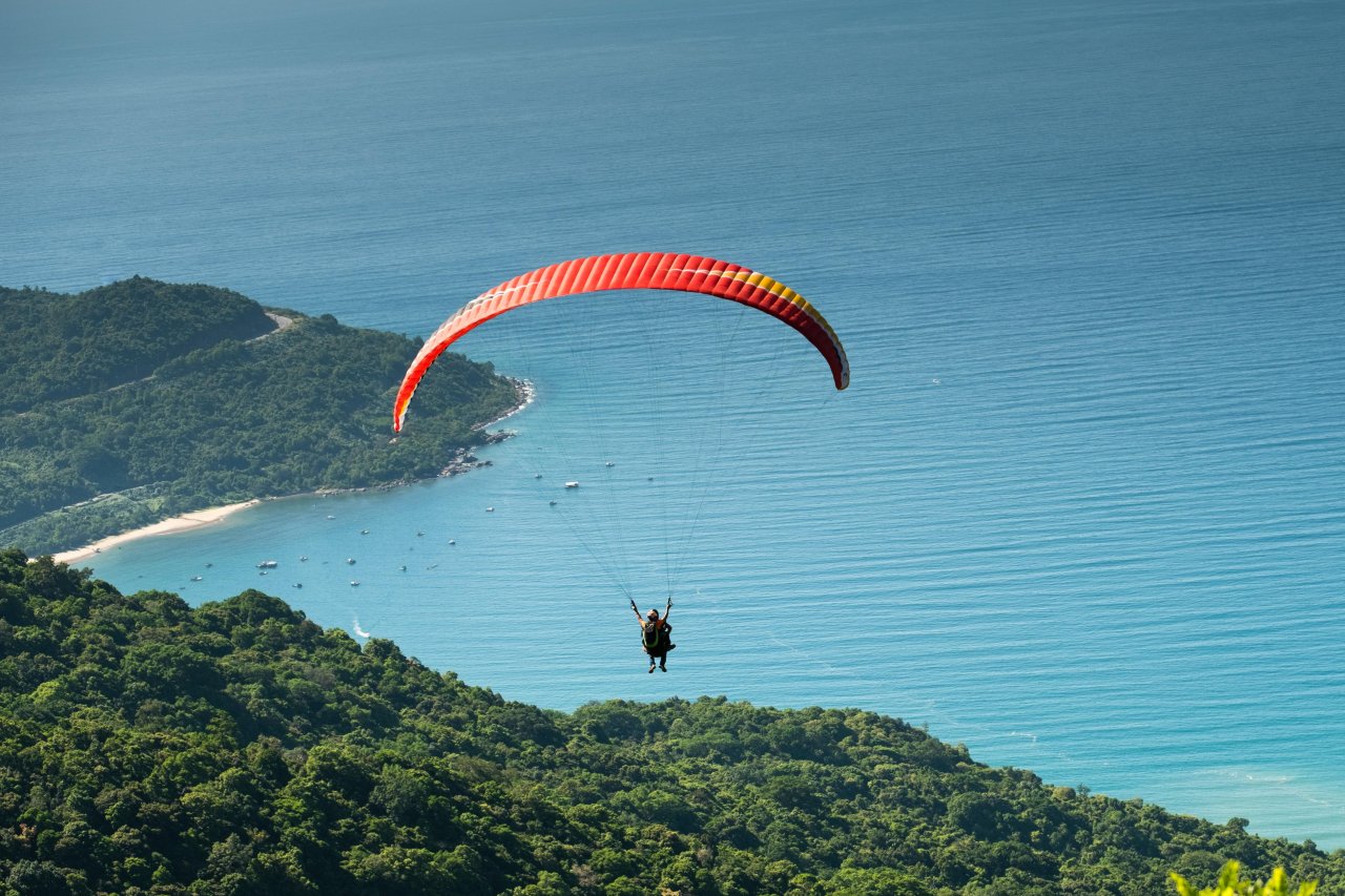  Paragliding