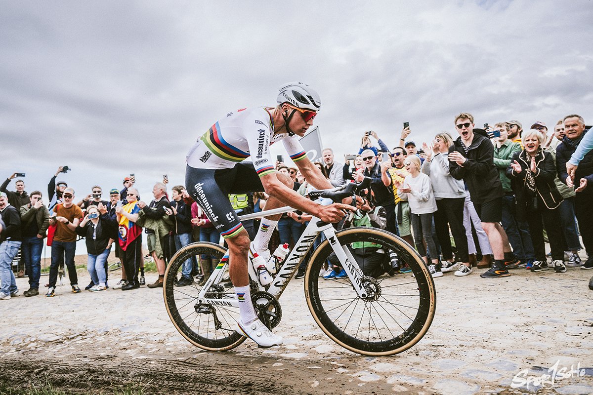 Mathieu van der Poel,2024年Paris-Roubaix,A.S.O./Pauline Ballet